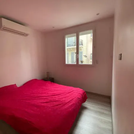 Logement entier : à pied de la croisette + balcon *